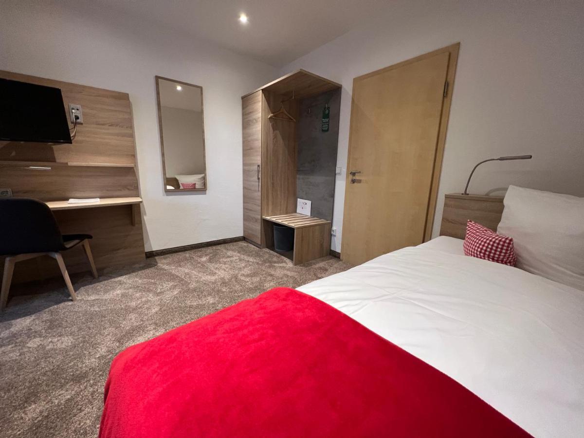 Hotel & Restaurant Zum Karpfen Обернхайм на Майн Екстериор снимка